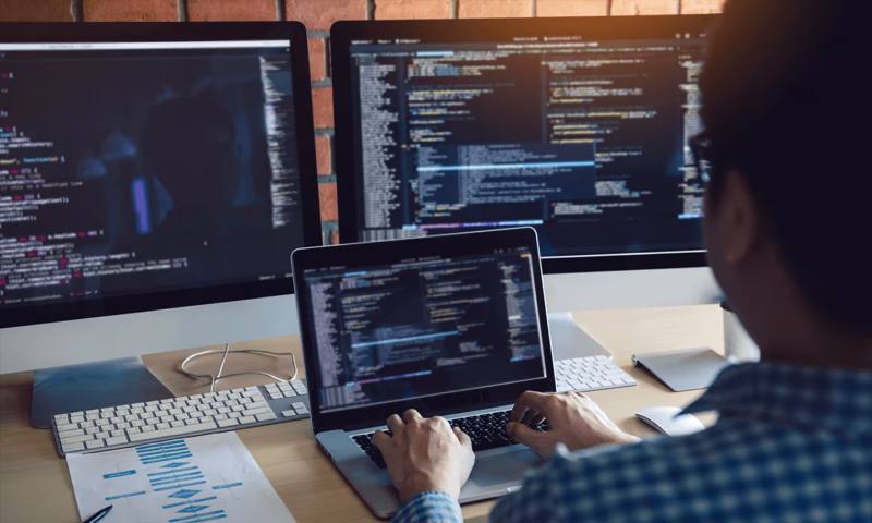 数据科学选型：R与Python如何赋能集安市网站建设？
